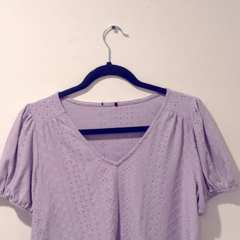CUTE LAVENDER TOP - Picture 2 of 4